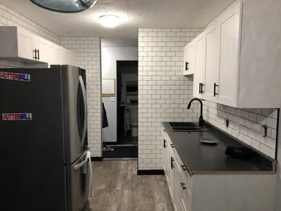 Kitchen Walls in White Subway w/ Black Grout 2