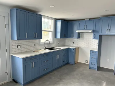 White Backsplash with Contrasting Grout 2