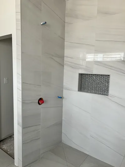 Custom Shower w/ Bench and Niche Details 2