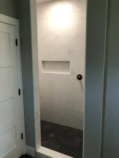 Custom Shower w/ High Contrast Floor and Walls 1