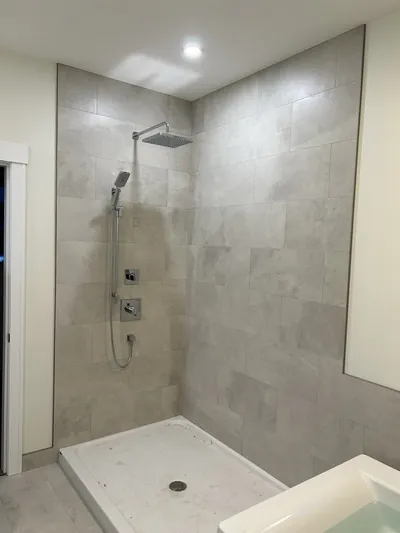 Large Format Shower Surround 1