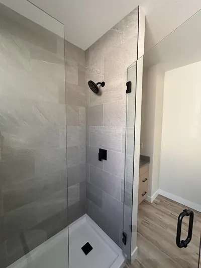 Tub Surround w/ Shelf Detail 2